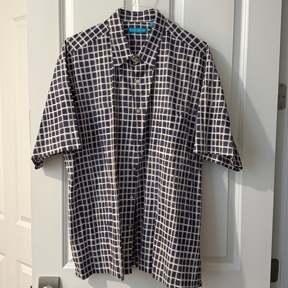Tori Richard Navy and Cream Patterned short sleeve camp Shirt.